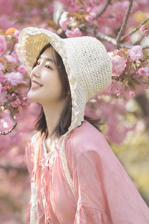 太子骑马鞍上有木棒的马小说